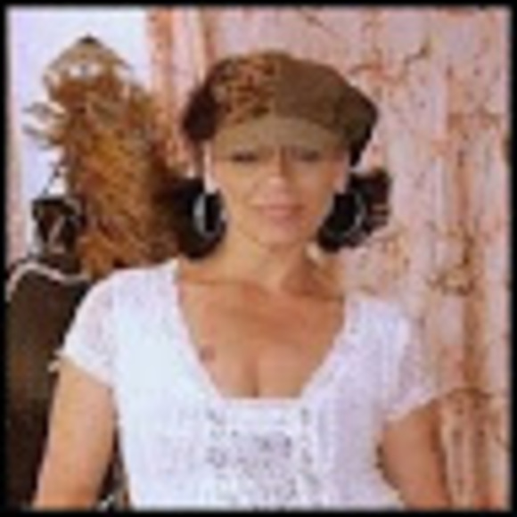 Meet your Posher, Suzi - Picture 1 of 3